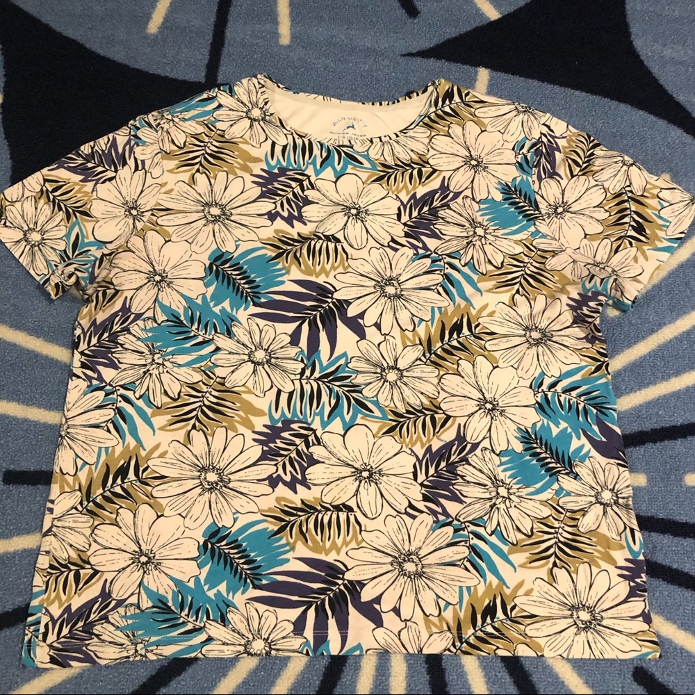 Super tropical, flowery shirt!